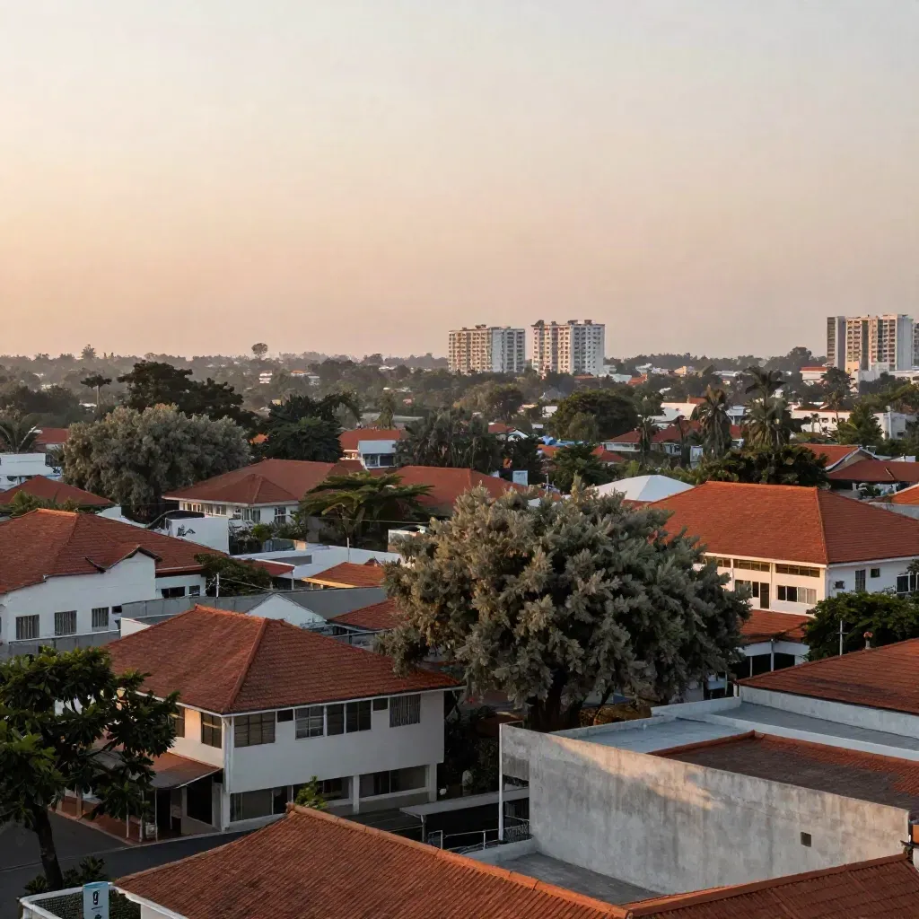 Pemandangan Subang Jaya waktu senja, bumbung rendah, pokok jalan dan apartmen jauh.